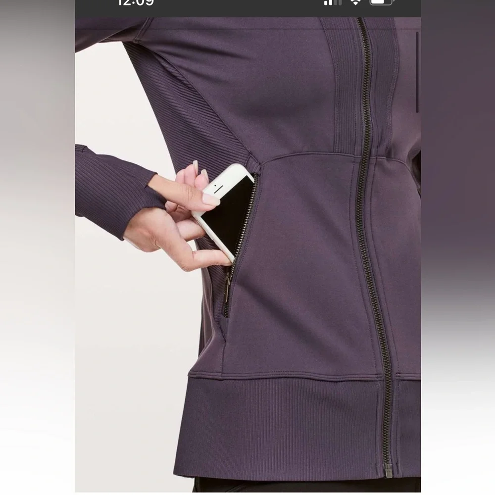 Lululemon Movement To Movement Jacket
Cyber Purple - Picture 3 of 9